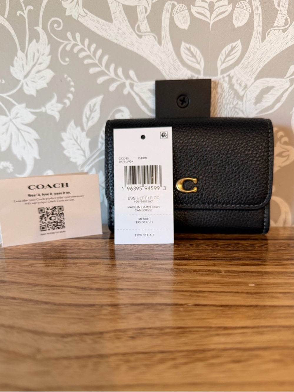 Coach Essential Flap Card Case Black Pebbled Leather Gold Hardware NWT